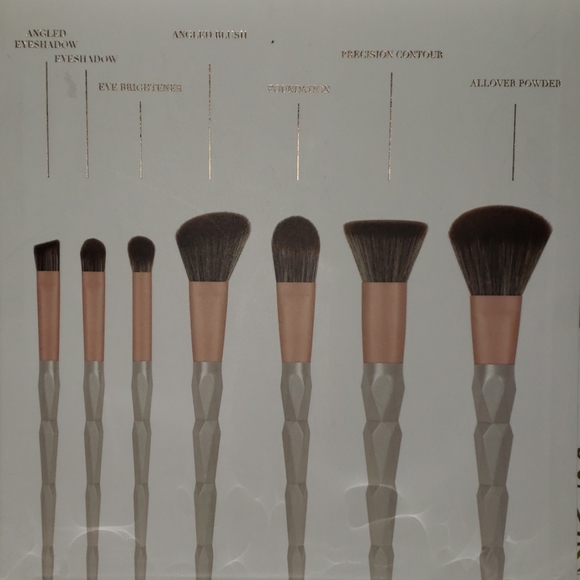 Ellen Tracy Boxed Ultimate Brush Collection - Picture 2 of 3